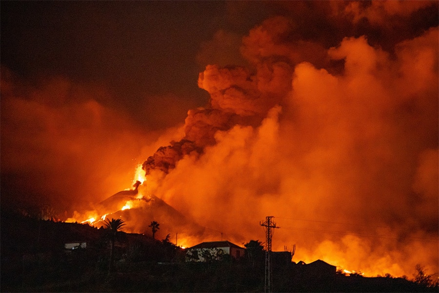 Der Vulkan Cumbre Vieja spuckt Feuer auf La Palma.